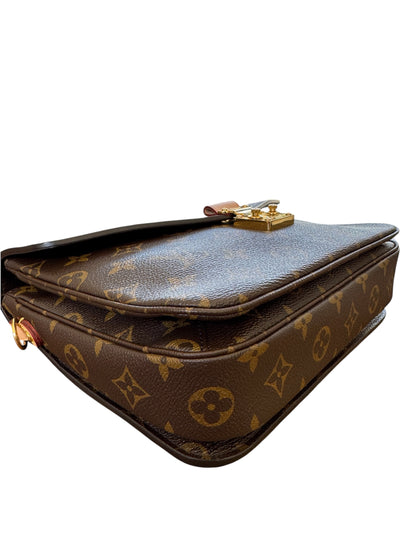 Louis Vuitton Pochette Métis Monogram Canvas